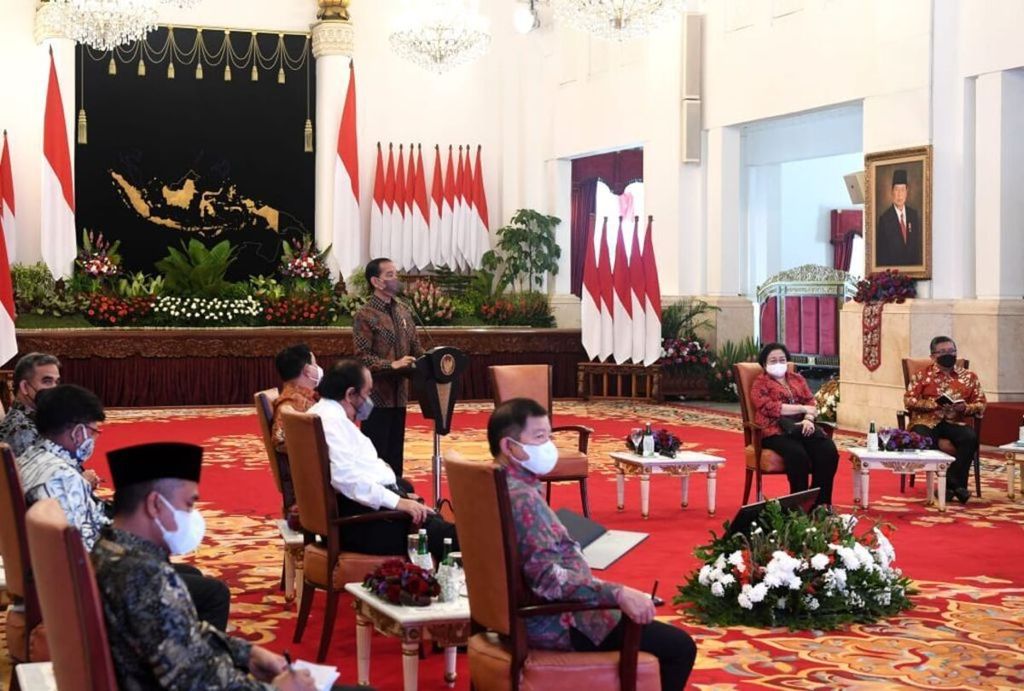 Presiden Joko Widodo saat bertemu dengan unsur pimpinan partai politik koalisi pendukung pemerintah di Istana Negara, Jakarta, Rabu (25/8/2021). 