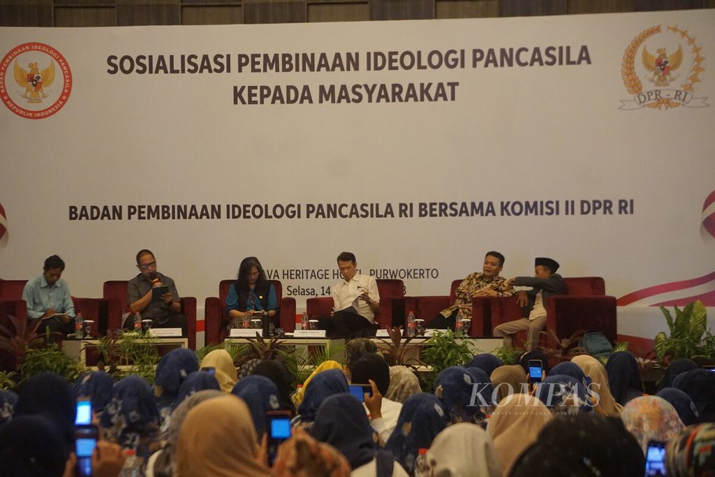 Suasana Sosialisasi Pembinaan Ideologi Pancasila bersama DPR dengan tema ”Aktualisasi Nilai-nilai Pancasila di Tengah Arus Globalisasi” yang digelar di Purwokerto, Banyumas, Jateng, Selasa (14/11/2023).