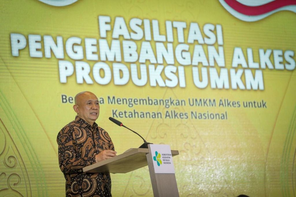 Menteri Koperasi dan UKM Teten Masduki dalam kunjungan kerja di Solo, Jawa Tengah, Jumat (19/8/2022), menyatakan optimisme bahwa produk alat kesehatan dalam negeri mampu menjadi substitusi produk impor.