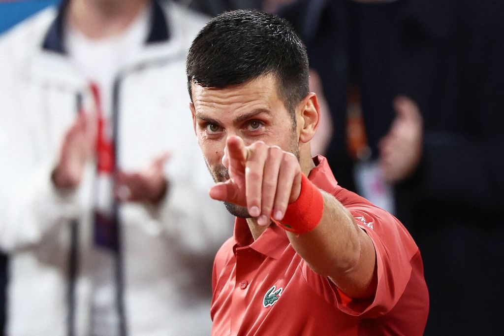 Novak Djokovic saat tampil pada Grand Slam Perancis Terbuka di Kompleks Roland Garros, Paris, 2 Juni 2024. Djokovic masuk daftar peserta Olimpiade 2024 mewakili Serbia.