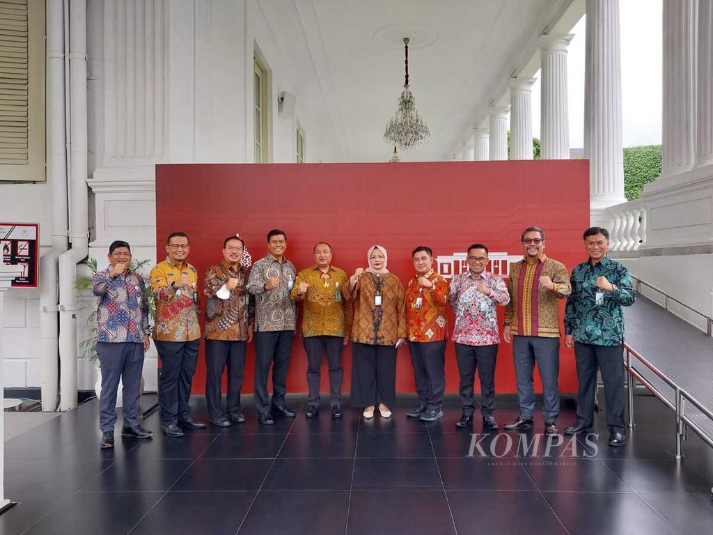 Jajaran Direksi dan Dewan Pengawas Badan Penyelenggara Jaminan Sosial Ketenagakerjaan di Kompleks Istana Kepresidenan, Jakarta, Jumat (7/10/2022).