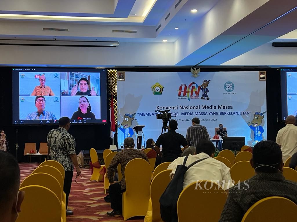 Coordinating Minister for Political, Legal and Security Affairs Mahfud MD was present virtually and spoke at the National Mass Media Convention in Kendari, Tuesday (8/2/2022). This activity is part of the 2022 National Press Day series..