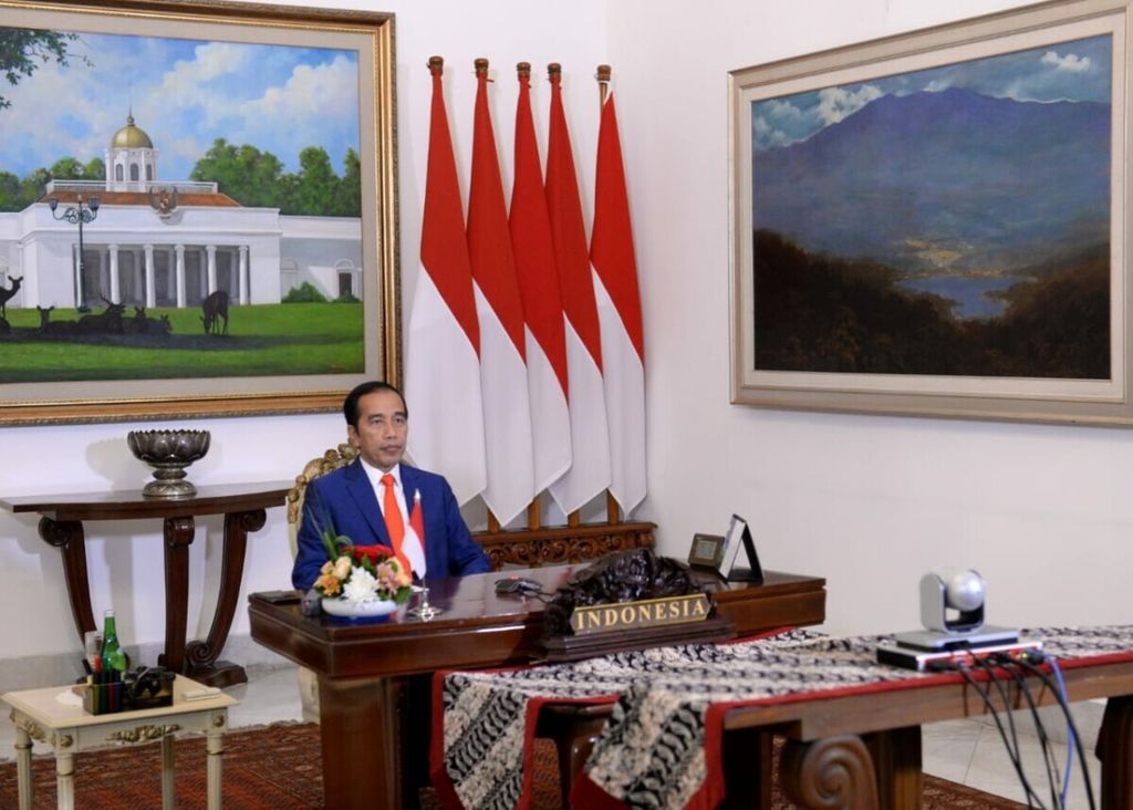 Presiden Joko Widodo mengikuti Konferensi Tingkat Tinggi Gerakan Non Blok (KTT GNB) secara virtual dari Istana Kepresidenan Bogor, Jawa Barat, Senin (4/5/2020) malam. Dalam KTT itu Kepala Negara mengajak seluruh negara GNB meningkatkan solidaritas bersama untuk memerangi Covid-19, termasuk memperjuangkan kemudahan akses obat dan vaksin.