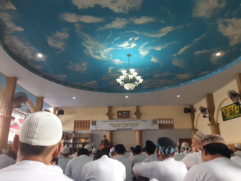 Sejumlah narapida bersiap melaksanakan Shalat Idul Fitri 1444 Hijriah, Sabtu (22/4/2023). Sebanyak 207 narapidana di rutan itu menerima remisi Hari Raya Idul Fitri.