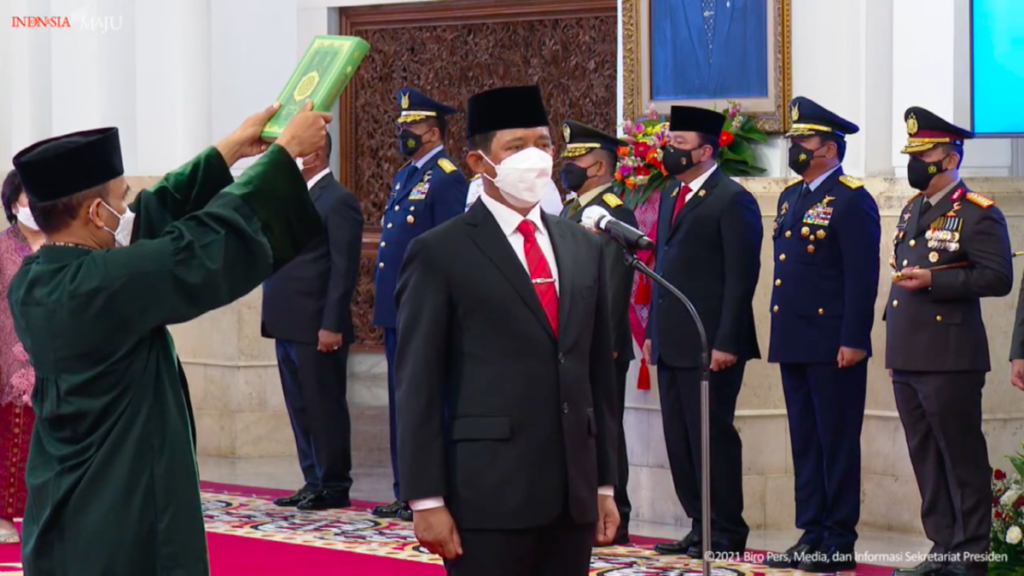 Mayor Jenderal TNI Suharyanto yang saat ini menjabat sebagai Panglima Kodam V/Brawijaya dilantik sebagai Kepala Badan Nasional Penanggulangan Bencana (BNPB). Presiden melantiknya di Istana Negara, Jakarta, Rabu (17/11/2021).