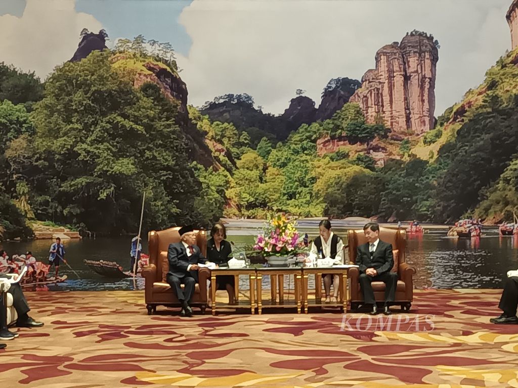 Wakil Presiden Ma’ruf Amin bertemu Ketua Komite Tetap Kongres Rakyat Provinsi Fujian Zhou Zuyi di Grand Ballroom C Lantai 3, Crowne Plaza Fuzhou Riverside, Republik Rakyat China, Jumat (15/9/2023).