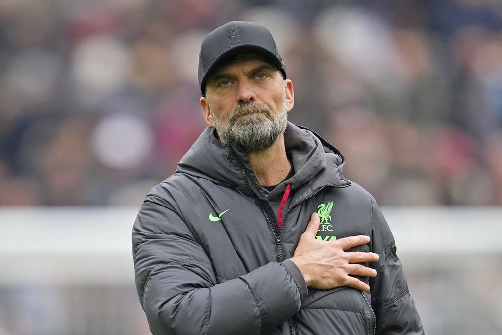 Liverpool manager Jurgen Klopp's gesture expressed his gratitude to supporters after the Premier League match against West Ham United, Saturday (27/4/2024).