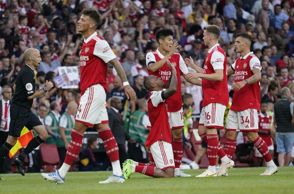 Para pemain Arsenal merayakan kemenangan mereka atas Fulham pada laga Liga Inggris di Stadion Emirates, London, Minggu (27/8/2022) dini hari WIB. Arsenal menang dengan skor 2-1. 