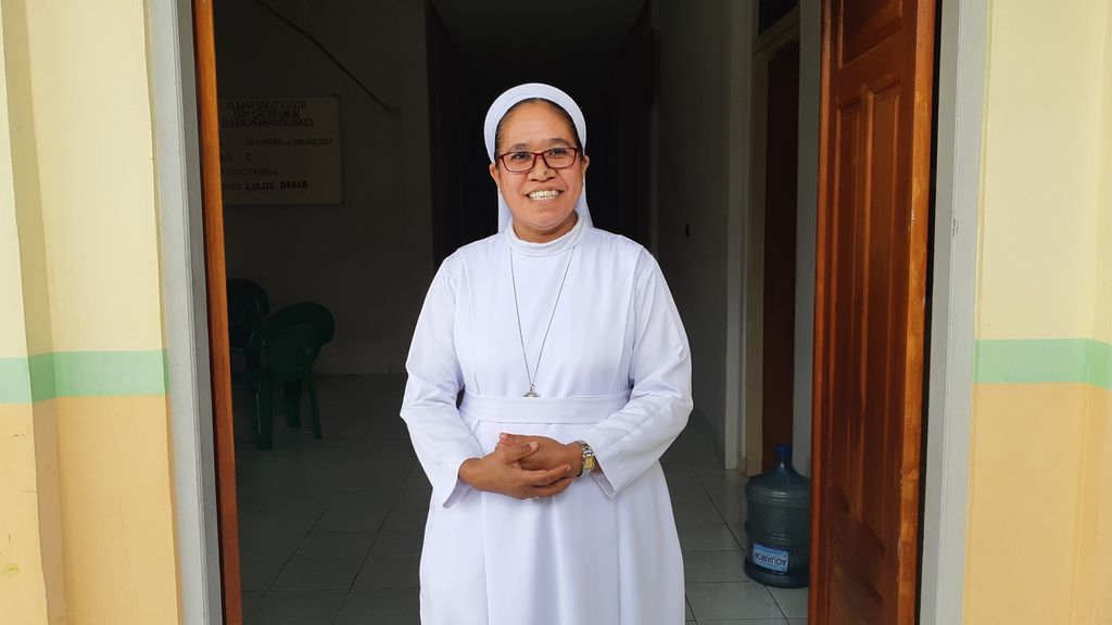 Suster Alexia, penanggung jawab Rumah Sakit Kusta Pembantu Abadi, Desa Naob, Kabupaten Timor Tengah Utara, Nusa Tenggara Timur.