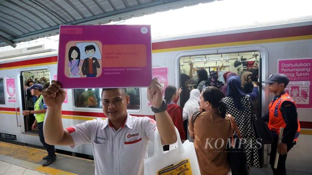 PT Kereta Commuter Indonesia (KCI) menggelar kampanye pencegahan pelecehan seksual yang kerap terjadi di kereta <i>commuter line</i>. 