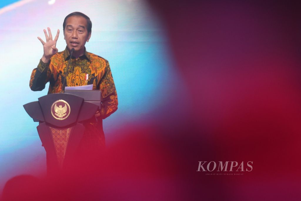 Presiden Joko Widodo memberikan arahan saat meresmikan digitalisasi layanan perizinan penyelenggaraan <i>event </i>di Jakarta, Senin (24/6/2024).  