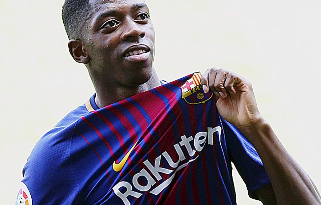 Pemain  baru Barcelona yang dibeli dari Borussia Dortmund, Ousmane Dembele, diperkenalkan kepada para pendukung Barca di Camp Nou, Barcelona, Senin (28/8).