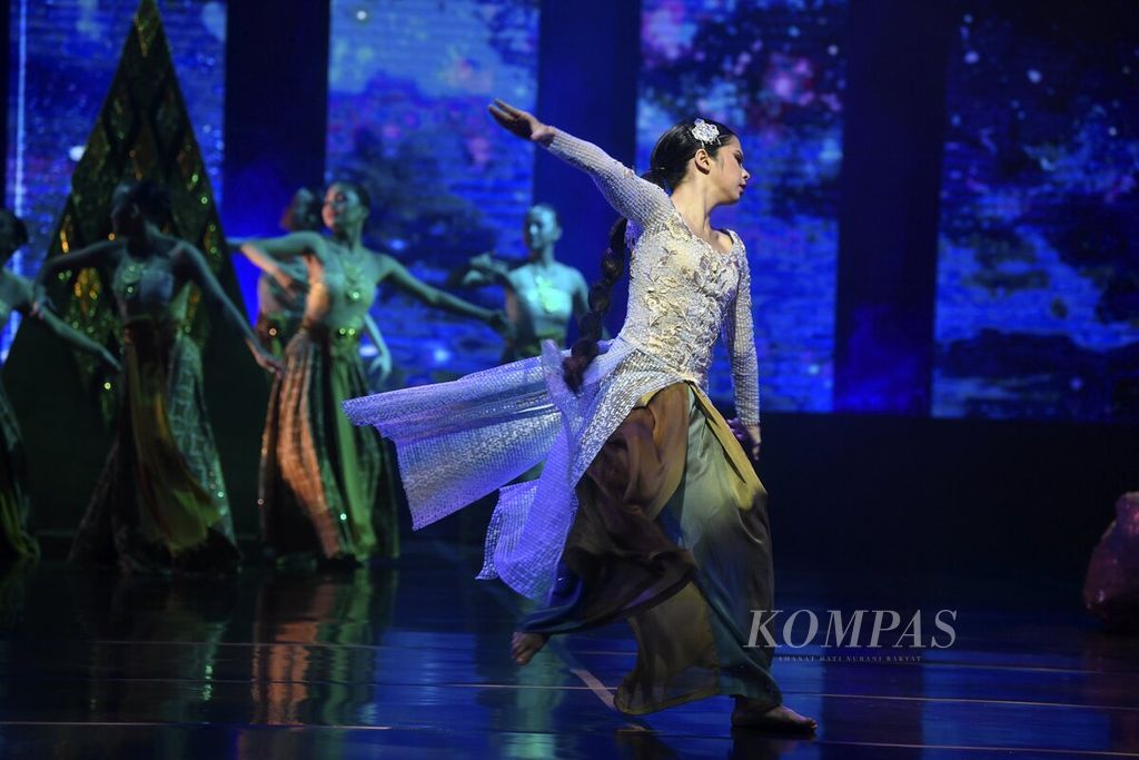 Teater Musikal Ken Dedes dipentaskan oleh EKI Dance Company di Ciputra Artpreneur, Jakarta, Jumat (17/3/2023). Kisah Ken Dedes tersebut ditampilkan dalam musikal modern dengan memadukan kreasi balet, kontemporer, dan etnik. 