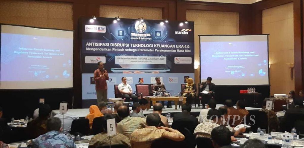 Suasana diskusi panel satu “Antisipasi Disrupsi Teknologi Keuangan Kerja 4.0: Mengendalikan Fintech sebagai Parameter Perekonomian Masa Kini” di Jakarta, Rabu (23/2/2019)