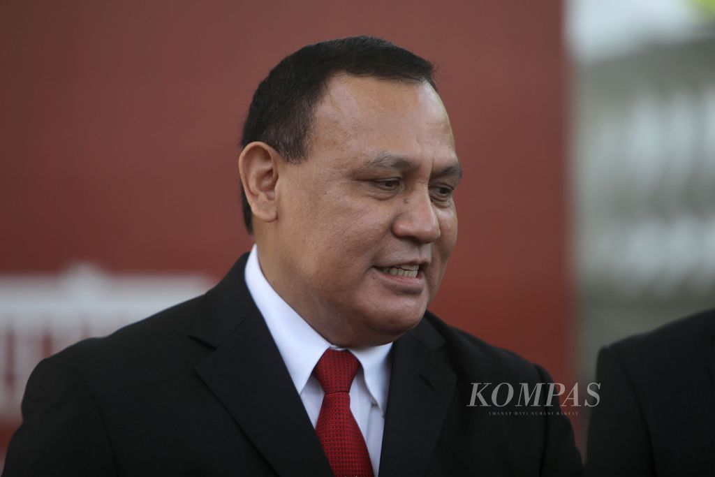 Ketua KPK Firli Bahuri memberikan keterangan kepada wartawan seusai pelantikan Johanis Tanak sebagai Wakil Ketua KPK merangkap anggota pimpinan KPK di Istana Negara, Jakarta, Jumat (28/10/2022). 