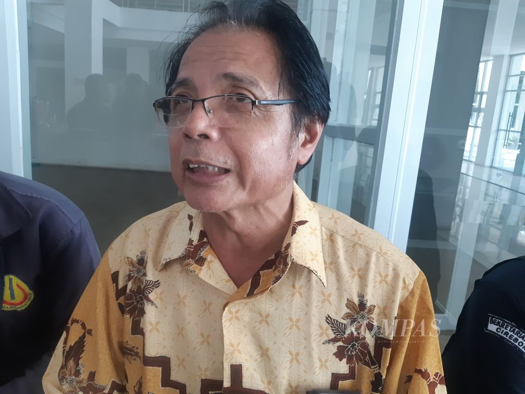 Ketua Komisi Pemilihan Umum Kota Cirebon Didi Nursidi saat diwawancarai di kantor Balai Kota Cirebon, Selasa (10/1/2023).
