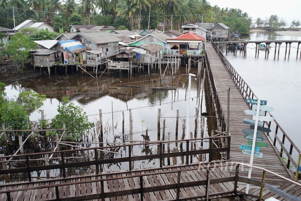 Suasana kampung nelayan di Kecamatan Bunguran Timur Laut, Natuna, Kepulauan Riau, Jumat (17/1/2020).