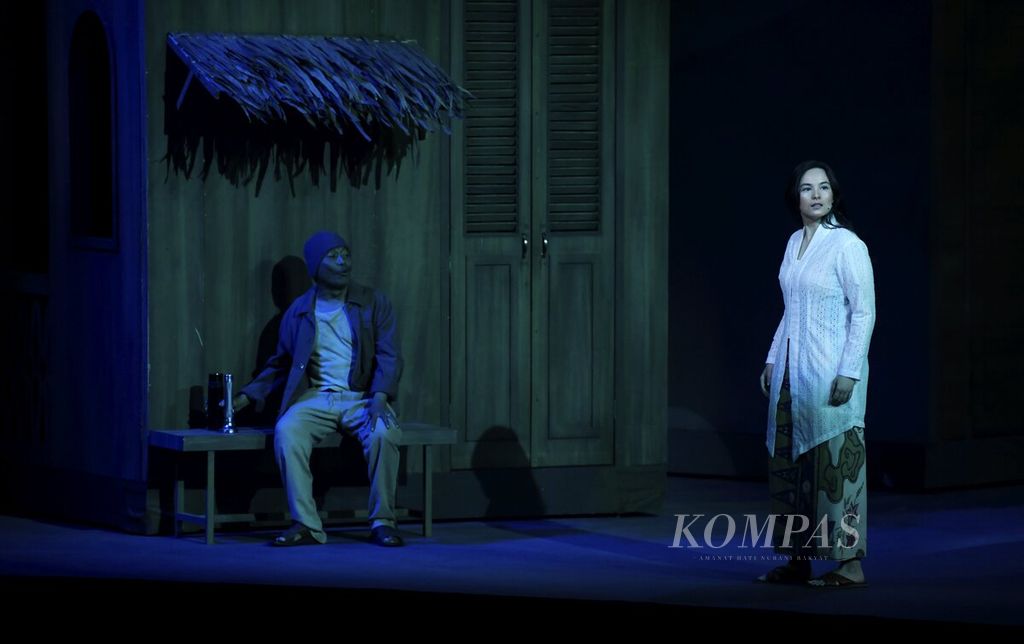 Pertunjukan teater <i>Ariyah dari Jembatan Ancol </i>dipentaskan di Teater Jakarta, Taman Ismail Marzuki, Jakarta, Rabu (26/7/2023).