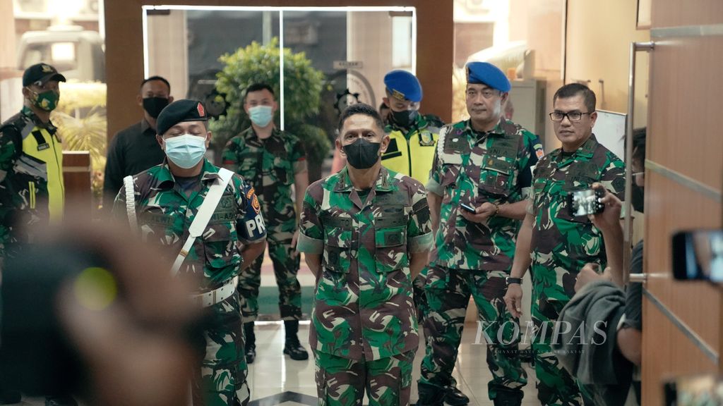  Colonel (Inf) Priyanto ahead of the trial of the verdict on the case of dumping the accident victims Handi and Salsabila at the Jakarta High Military Court II in East Jakarta, Tuesday (7/6/2022). The panel of judges sentenced Priyanto to life in prison and was dismissed from the TNI.