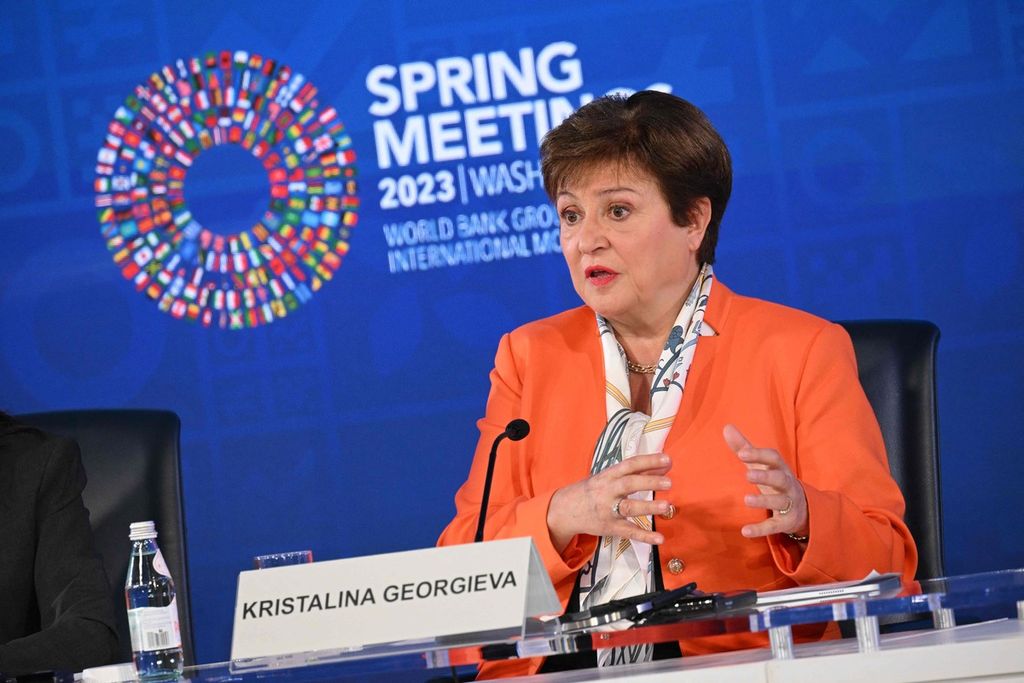 Direktur Pelaksana Dana Moneter Internasional (IMF) Kristalina Georgieva memberikan keterangan pers dalam Pertemuan Musim Semi Grup Bank Dunia-IMF di Washington, AS, pada 13 April 2023.