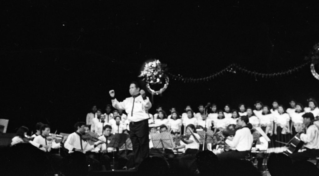 Christmast Concert oleh Vocalista Sonora di Gedung Kesenian Jakarta, Jumat dan Sabtu, 10-11 Desember 1993. Pentas yang didukung 62 anggota paduan suara dan 25 pemusik ini dipimpin oleh Paul Widyawan (sekaligus dirigen) bergantian dengan Karl-Edmund Prier SJ. 