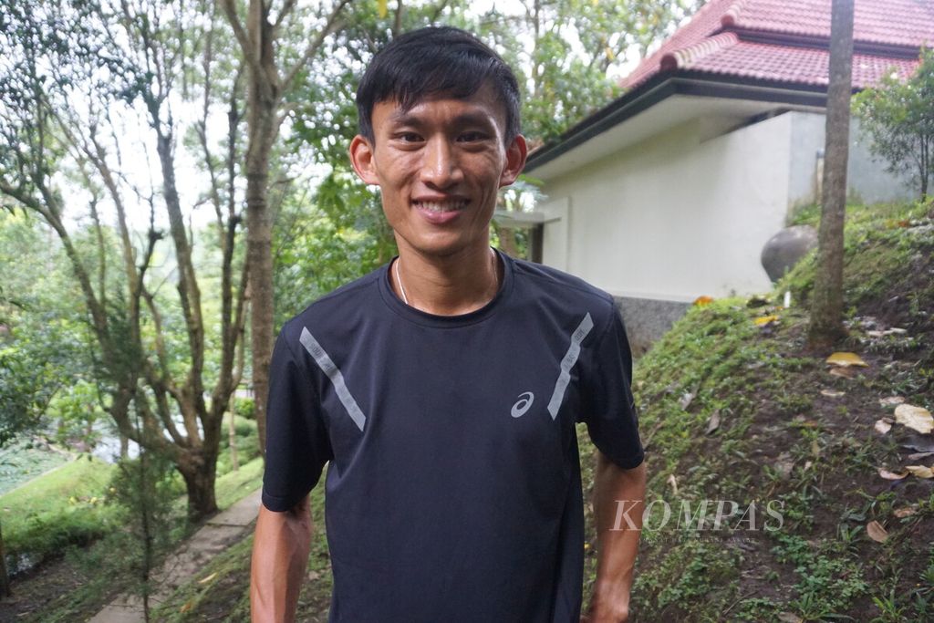 Pejalan cepat Endro Yap memasuki karantina sebelum berlaga pada Borobudur Marathon 2022 Powered by Bank Jateng, di Hotel Puri Asri, Kota Magelang, Jawa Tengah, Kamis (10/11/2022).