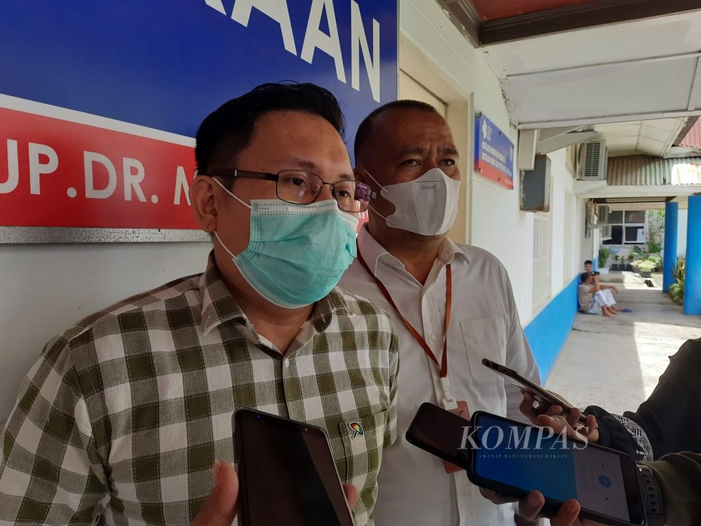 Penanggung jawab Ruangan Emergency dan Rawat Intensif Anak RSUP Dr M Djamil Padang Indra Ihsan (kiri) ketika dijumpai di Padang, Sumbar, Senin (24/10/2022).