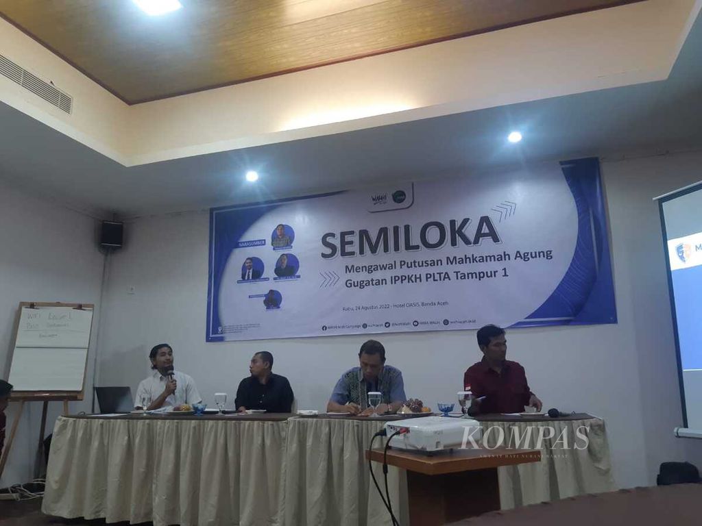 Semiloka mengawal putusan Mahkamah Agung gugatan IPPKH PLTA Tampur 1, Rabu (24/8/2022), di Bana Aceh. Kegiatan itu digelar oleh Wahana Lingkungan Hidup Indonesia (Walhi) Aceh dan Yayasan Hutan Alam Lingkungan Aceh (HAkA). 