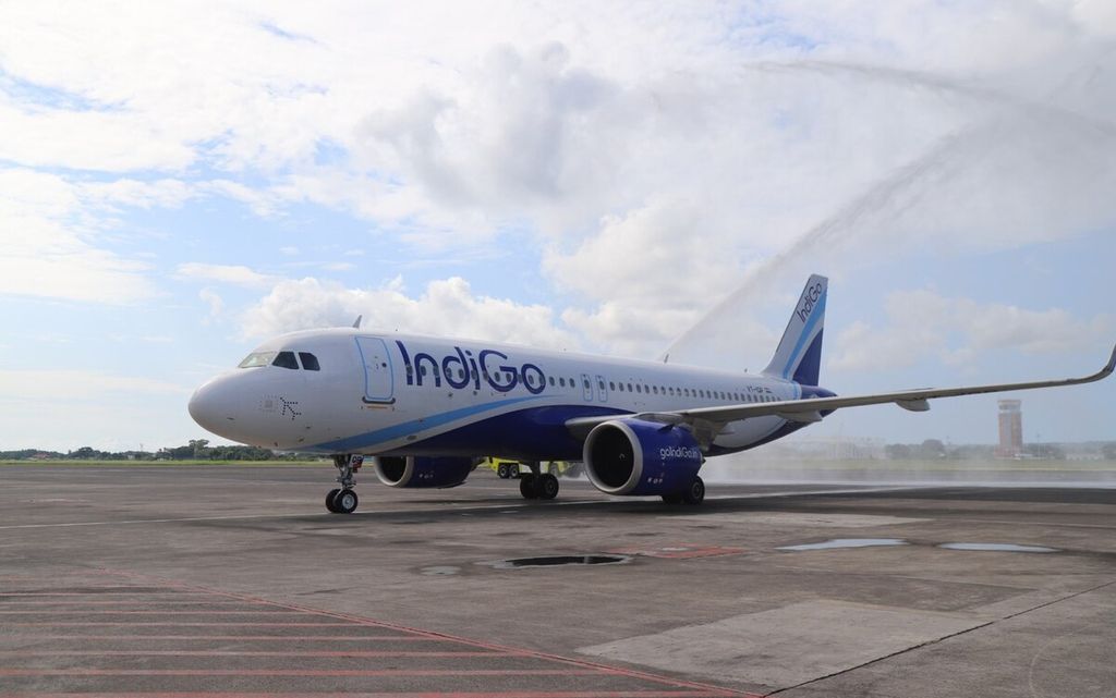 The documentation from the Public Relations Division of PT Angkasa Pura I at the International Airport I Gusti Ngurah Rai in Bali displays the atmosphere of welcoming an IndiGo Airlines aircraft upon its arrival at the International Airport I Gusti Ngurah Rai in Badung, Bali on Friday (March 29, 2024).