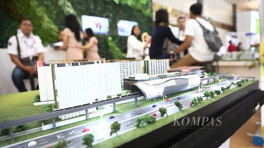 Hunian vertikal yang terintegrasi dengan stasiun transportasi massal kereta ringan (LRT) dipasarkan dalam REI Mandiri Property Expo 2018 di Jakarta Convention Center, Jakarta, Minggu (18/11/2018).