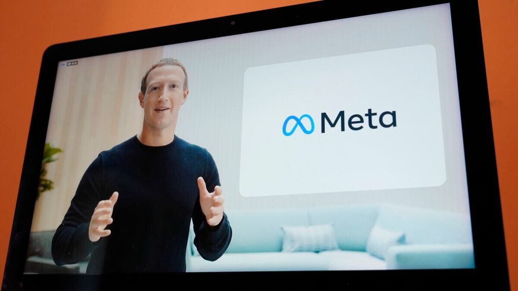 CEO Facebook Inc Mark Zuckerberg mengumumkan perubahan nama perusahaan induk menjadi Meta Platform Inc, Kamis (28/10/2021). Meta yang diambil dari kata <i>metaverse</i> nantinya akan memfokuskan diri pada pengembangan teknologi virtual tiga dimensi yang memungkinkan para penggunanya berinteraksi secara langsung dalam satu ruangan virtual.