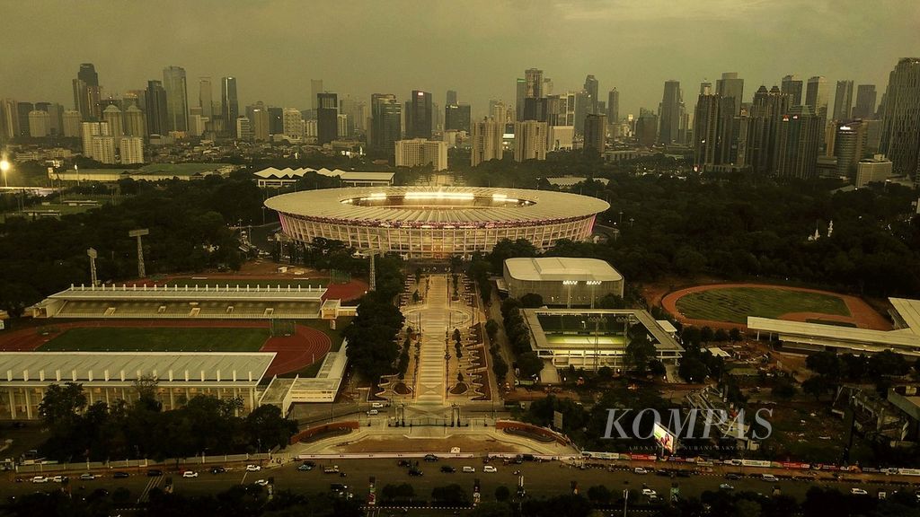 Stadion Utama GBK yang menjadi pusat kompleks Gelora Bung Karno, Senayan, Jakarta, terlihat dalam foto udara (13/1/2018). 