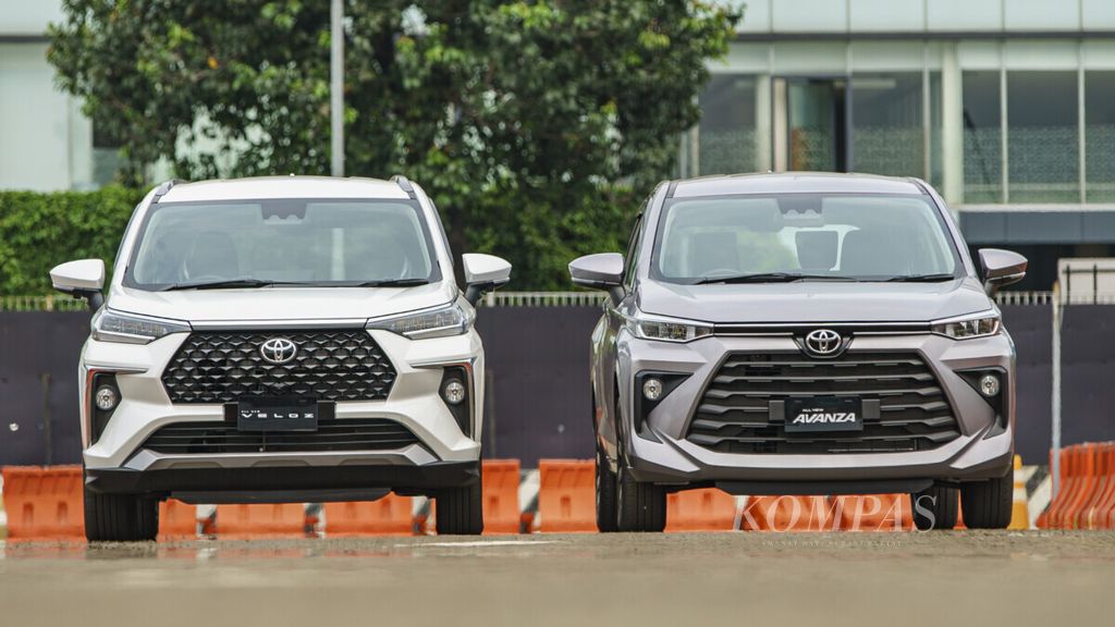 Toyota menggelar kampanye pemanggilan kembali (<i>recall</i>) Toyota Veloz (kiri) dan Toyota Avanza (kanan) periode produksi tertentu karena ditemukan masalah yang bisa mengancam kenyamanan dan keselamatan penggunanya. 