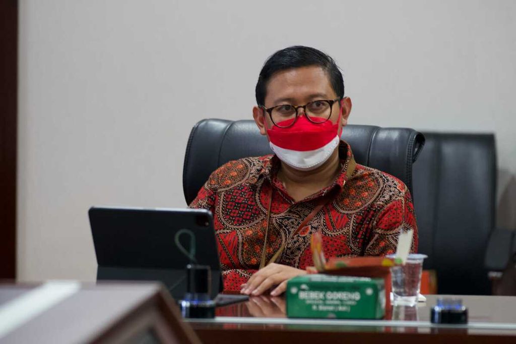 Tenaga Ahli Utama Kantor Staf Presiden Abraham Wirotomo ketika menyampaikan keterangan terkait protokol kesehatan pandemi Covid-19 di Gedung Bina Graha, Jakarta, Jumat (3/6/2022).
