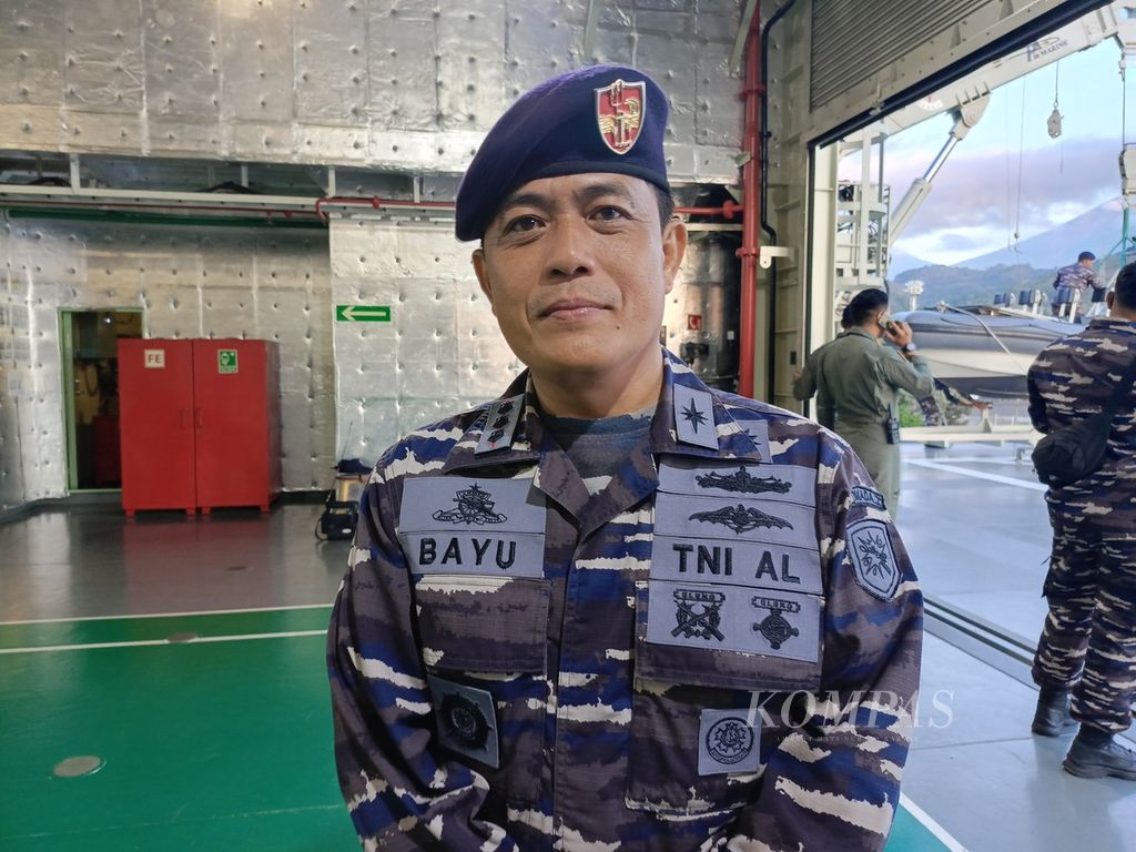 Kapten KRI dr Radjiman Wedyodiningrat-992 Kolonel Bayu Dwi Wicaksono