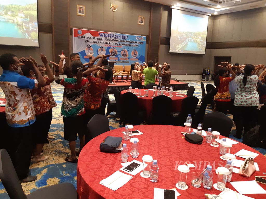 Suasana pelatihan gerakan Sekolah Menyenangkan (GSM) yang diikuti pendidik SD dan SMP se-Kabupaten Supiori, Papua, pada 12-13 September 2022.