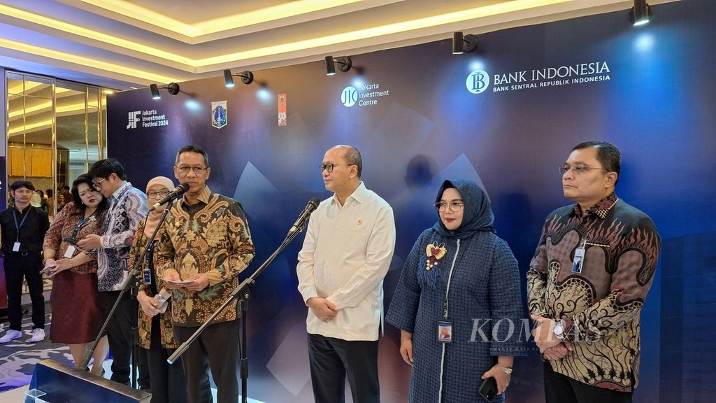 Penjabat Gubernur DKI Jakarta Heru Budi Hartono memberikan keterangan tentang Jakarta Investment Festival 2024 di The St Regis, Jakarta Selatan, Jumat (6/9/2024).