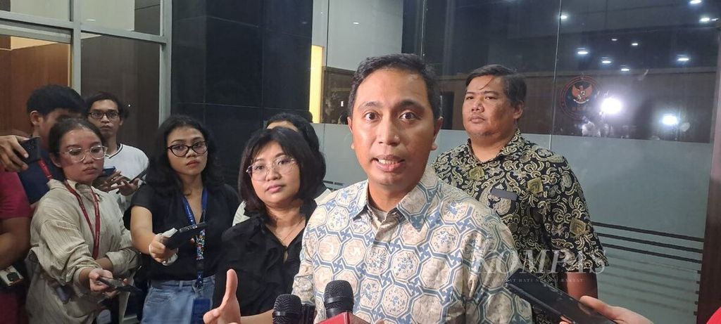 Aristo Pangaribuan, the legal representative of the Dutch PPLN member who was allegedly a victim of sexual abuse by KPU Chairman Hasyim Asy'ari, gave a statement to the media after the first hearing at the DKPP building on Wednesday (May 22, 2024).