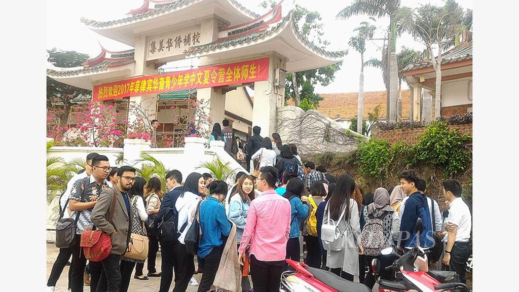 Para peserta Program Pertukaran Pemuda Indonesia-China di Huawen Xueyuan—sekolah bahasa Mandarin— menyempatkan diri mengikuti kelas bahasa Mandarin selama satu jam.