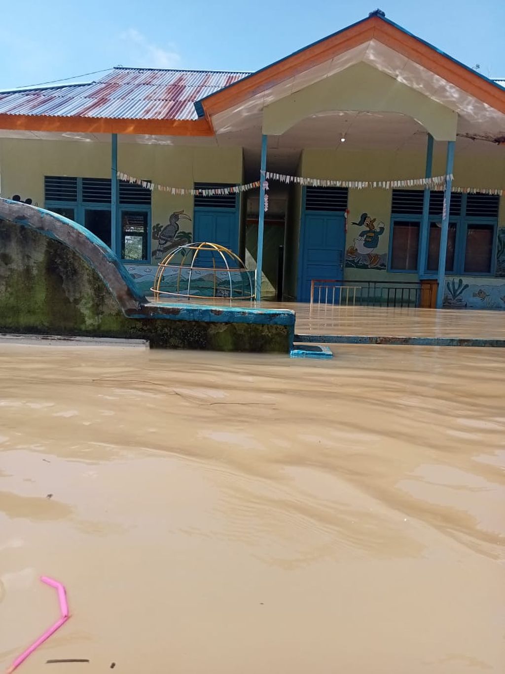 Banjir di salah satu wilayah Kabupaten Kapuas Hulu, Kalimantan Barat.