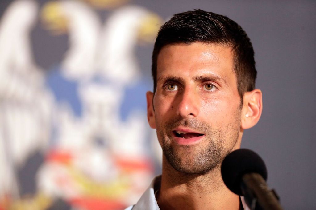 Novak Djokovic berbicara kepada media di Beograd, 11 Juli 2022, pada acara perayaan kemenangannya di Wimbledon akhir pekan sebelumnya. 