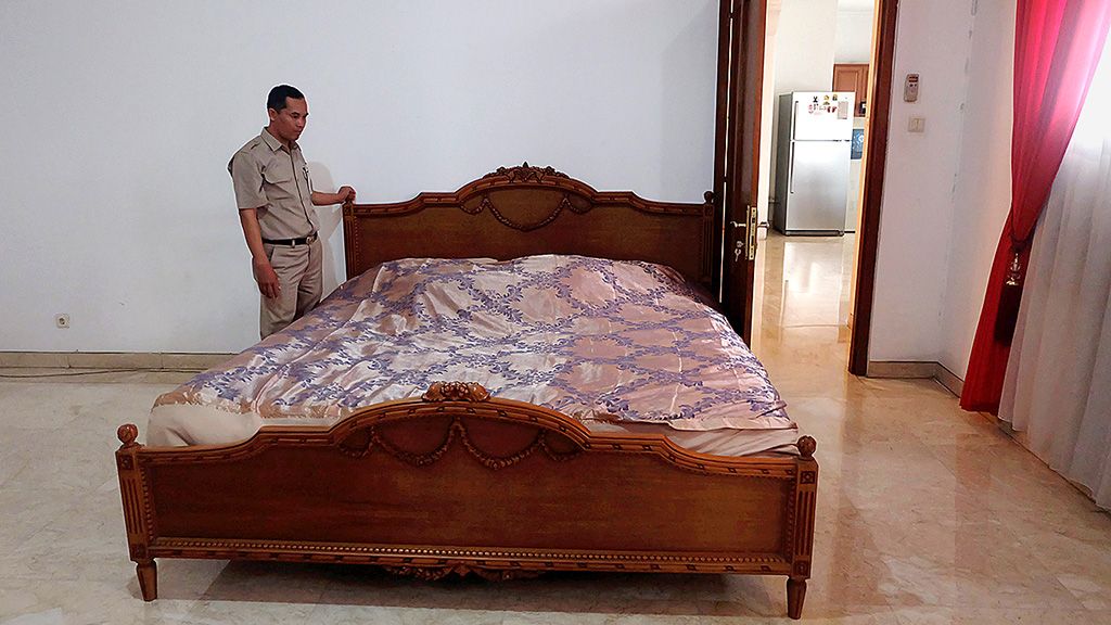Ruang tidur gubernur beserta istri di lantai dua rumah dinas Gubernur DKI Jakarta  di Jalan Taman Suropati Nomor 7, Menteng, Jakarta Pusat,  Senin (16/10).  