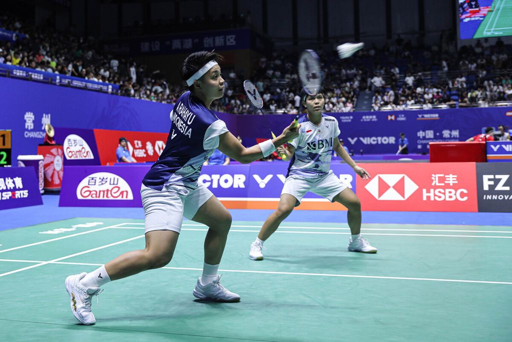 The women's doubles duo, Apriyani Rahayu and Siti Fadia Silva Ramadhanti, faced off against the South Korean pair, Jeong Na-eun and Kim Hye-jeong, in the second round of the 2023 China Open in Changzhou, China, on Thursday (9/7/2023).