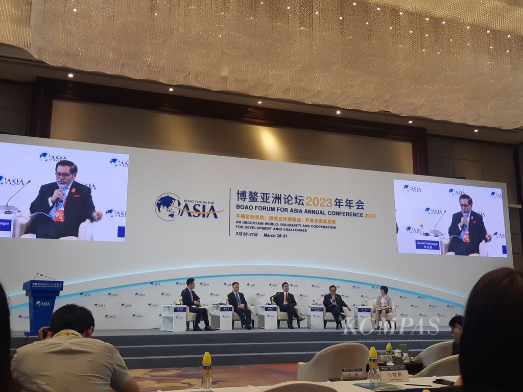 Duta Besar Indonesia untuk China Djauhari Oratmangun saat menjadi pembicara di diskusi panel di sela-sela acara Boao Forum for Asia 2023 di Hainan, China, Rabu (29/3/2023).