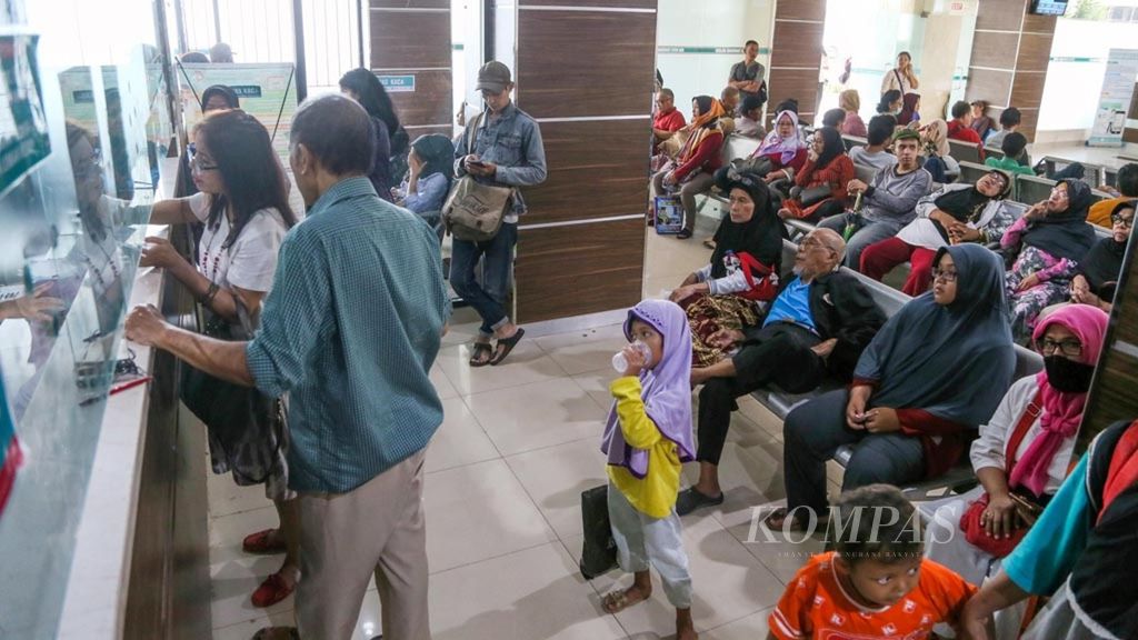 Suasana pelayanan kesehatan di Rumah Sakit Umum Daerah Tangerang Selatan, Banten, Jumat (3/5/2019). 