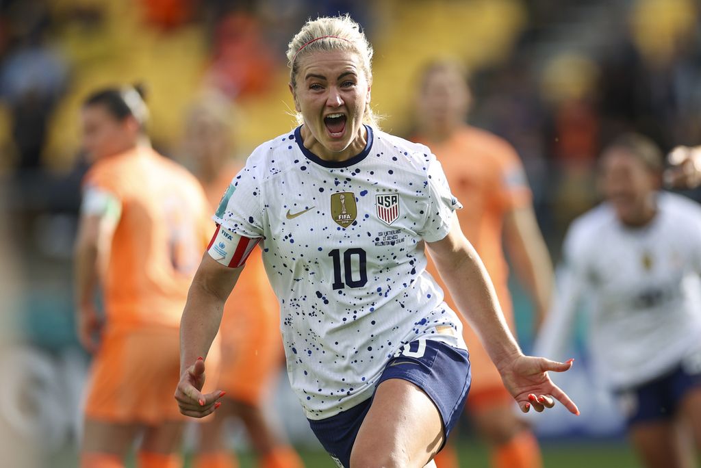 Pemain Amerika Serikat, Lindsey Horan, merayakan golnya ke gawang Belanda laga penyisihan Grup E Piala Dunia Putri Australia-Selandia Baru 2023 di Wellington, Selandia Baru, Kamis (27/7/2023) waktu Indonesia. Laga itu berakhir imbang, 1-1.