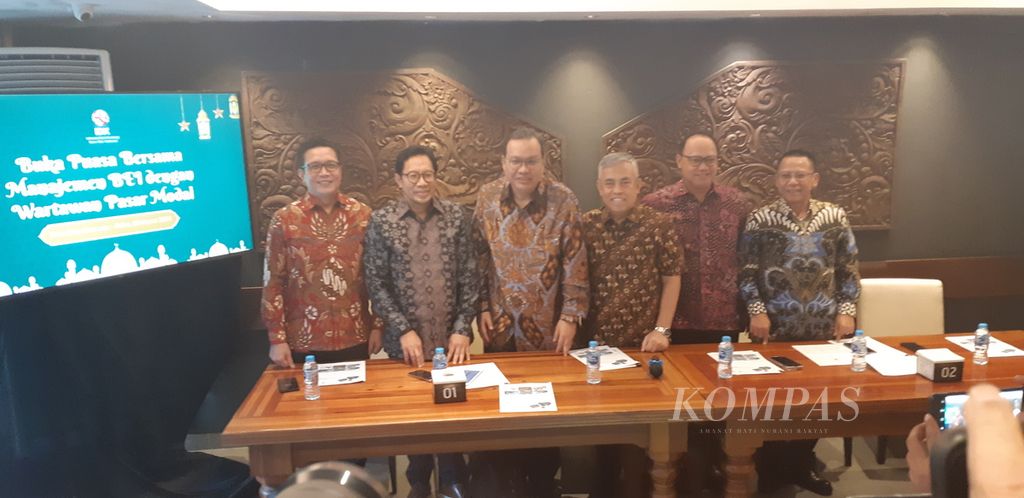 Pejabat tinggi Bursa Efek Indonesia dalam pertemuan bersama wartawan di Jakarta, Rabu (20/3/2023).
