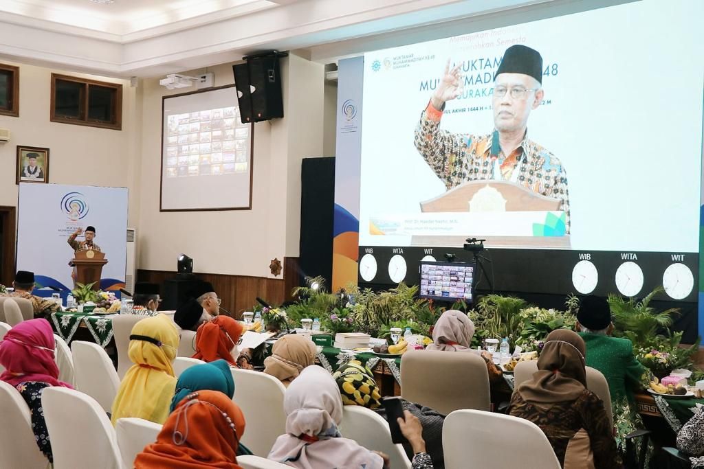 General Chairperson of the Muhammadiyah Central Executive Haedar Nasir at the closing of the 48th Plenary Session of the 48th Congress at Muhammadiyah University Surakarta, Central Java, on  Saturday (5/11/2022).