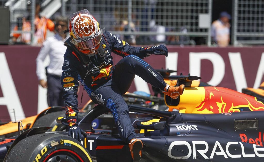 Pebalap Red Bull, Max Verstappen, merayakan kemenangan pada balap sprint Formula 1 seri Austria di Sirkuit Red Bull Ring, Sabtu (29/6/2024). 