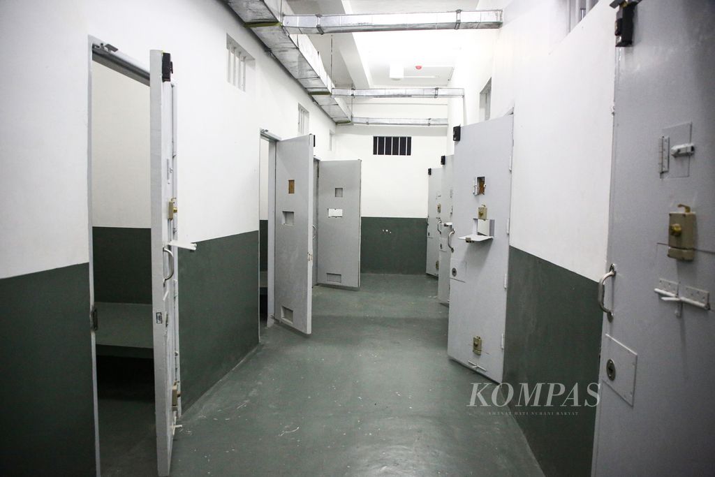 Ruang isolasi bagi narapidana yang akan menjalani hukuman mati di Lembaga Pemasyarakatan High Risk Karanganyar di Nusakambangan, Cilacap, Jawa Tengah, Rabu (15/12/2021). 